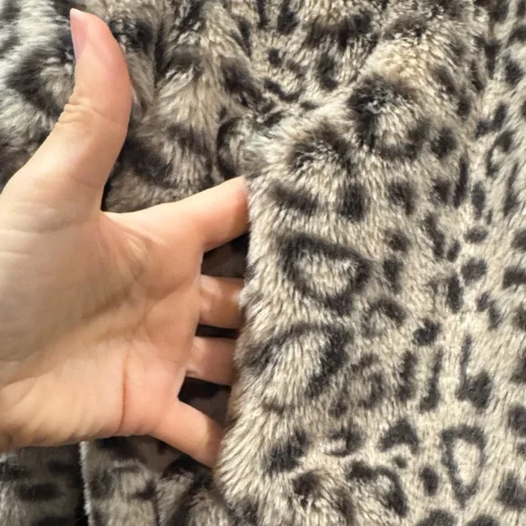 Zara Kids Leopard Print Faux Fur Puffer Jacket - size 9-10 - like new - Picture 3 of 7